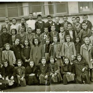 1951 ή 1952. 2ο Δημοτικό Σχολείο Αιγίου. Αρχείο Μ. Χριστόπουλου - Αρχείο ΙΛΕΑ