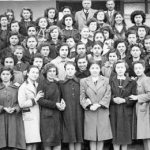 1954 Γυμνάσιο Θηλέων (Αρχείο: Βήμα της Αιγιάλειας)