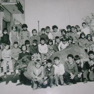 1976: 5ο Δημοτικό Σχολείο Αιγίου. Αρχείο Γιώργου Καϊμάκη.